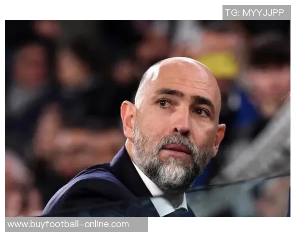 解雇主帅只是表象曼联球迷深知球队问题根源复杂多样 解雇主帅只是表象曼联球迷深知球队问题根源复杂多样