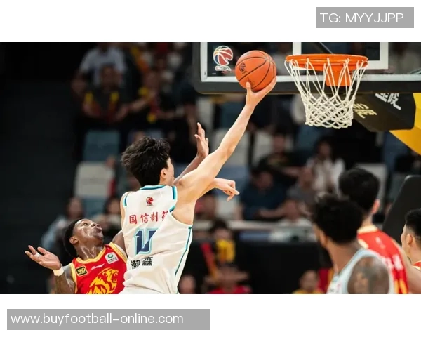 新秀表现抢眼5中5砍下14分2板1助1帽瀚森短暂出场仅6分钟 新秀表现抢眼5中5砍下14分2板1助1帽瀚森短暂出场仅6分钟