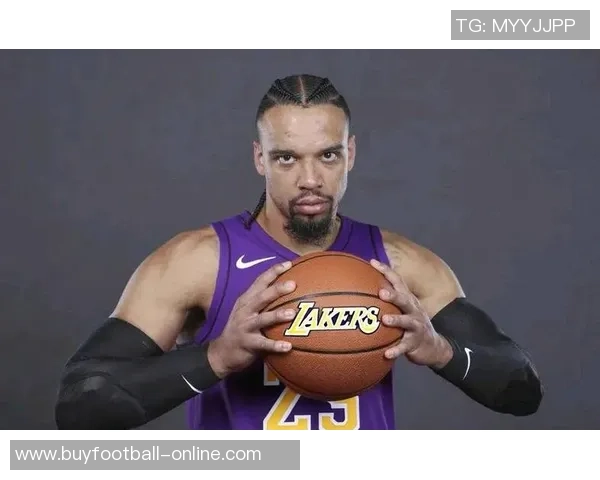 狄龙热爱湖人主场球迷的支持与热情感受到无尽的爱与动力 狄龙热爱湖人主场球迷的支持与热情感受到无尽的爱与动力